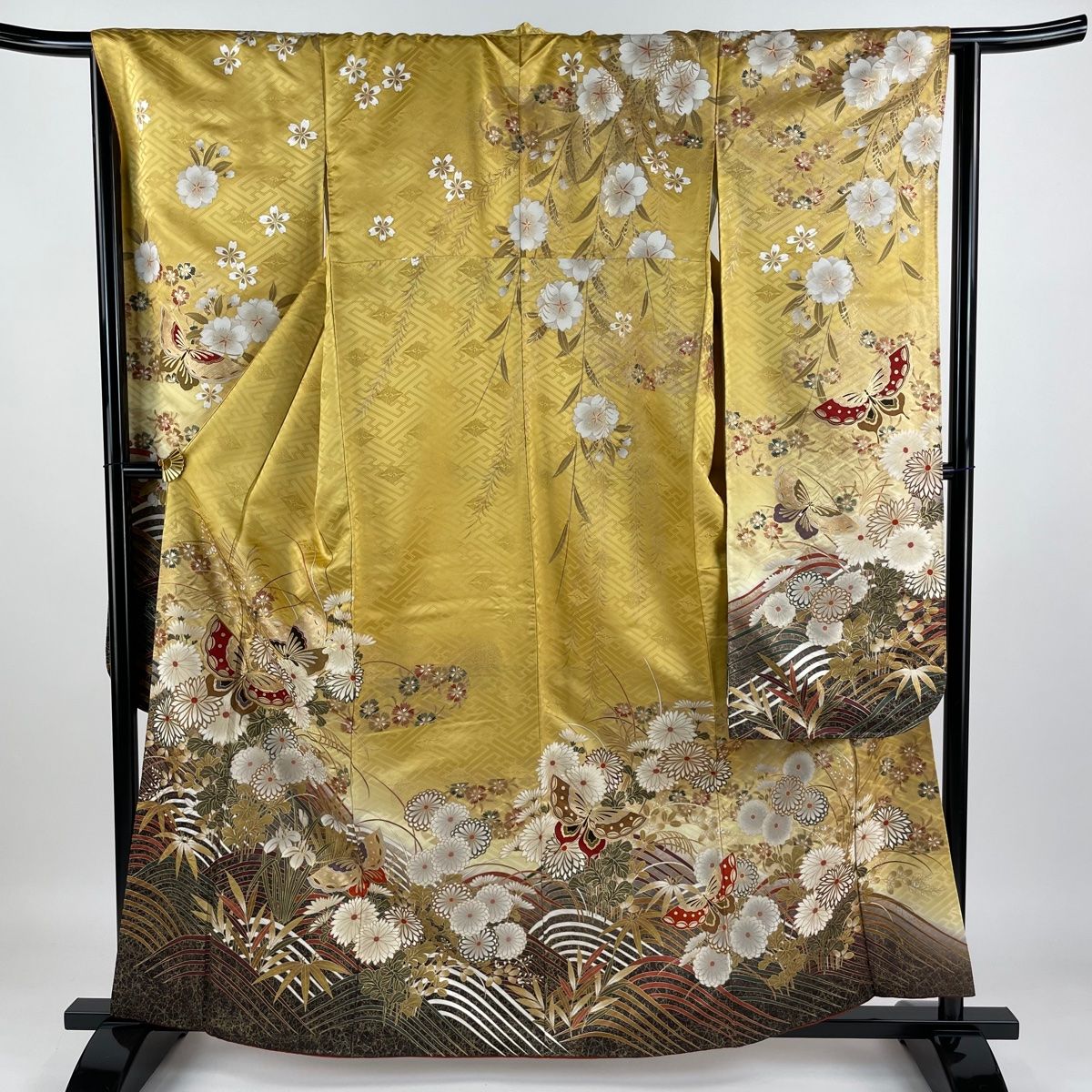 振袖 美品 名品 牡丹 蝶 刺繍 金彩 クリーム 袷