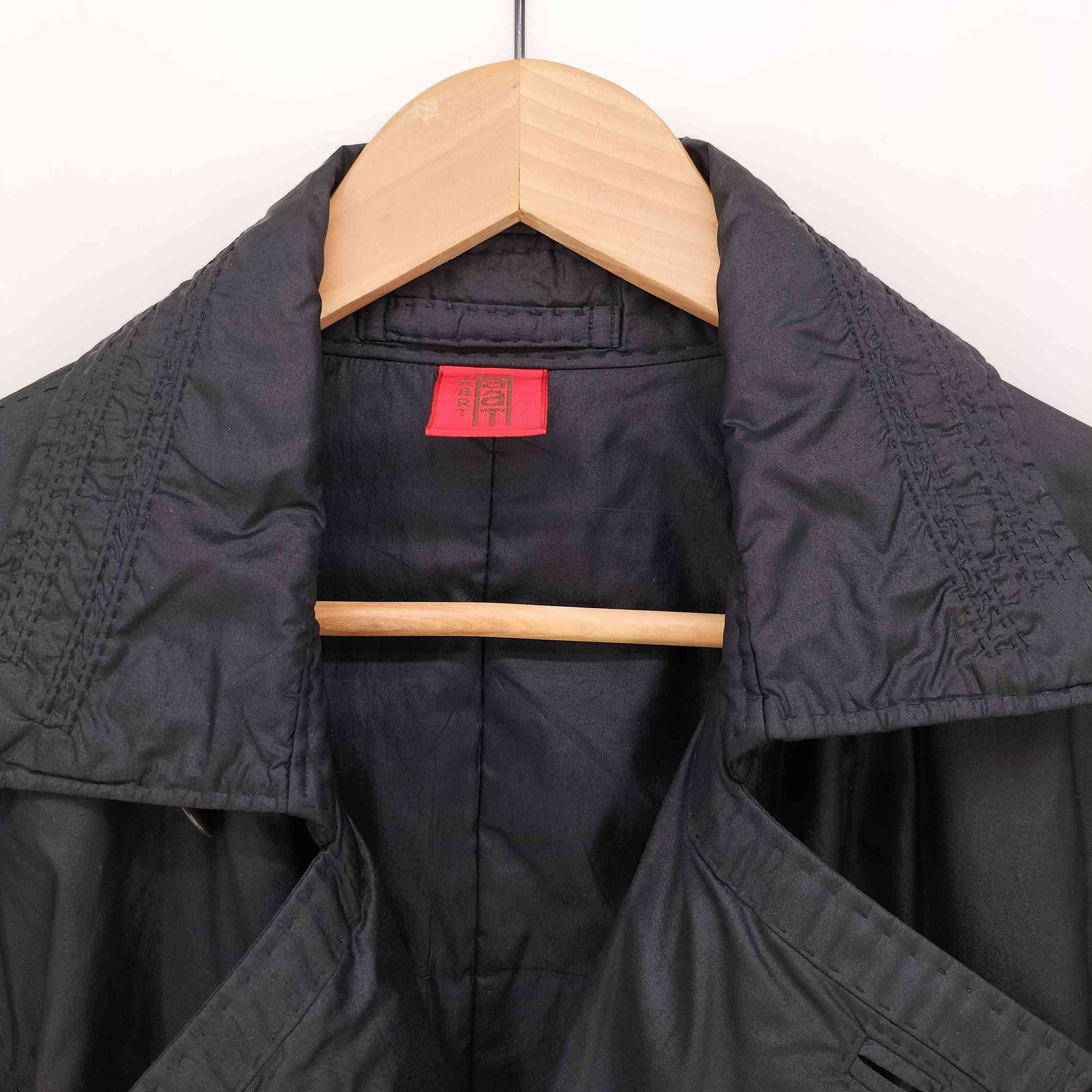 ISSEY MIYAKE ブラック トレンチコート　ナイロン イッセイミヤケ ISSEY MIYAKE Haat エンボス加工 ナイロン
