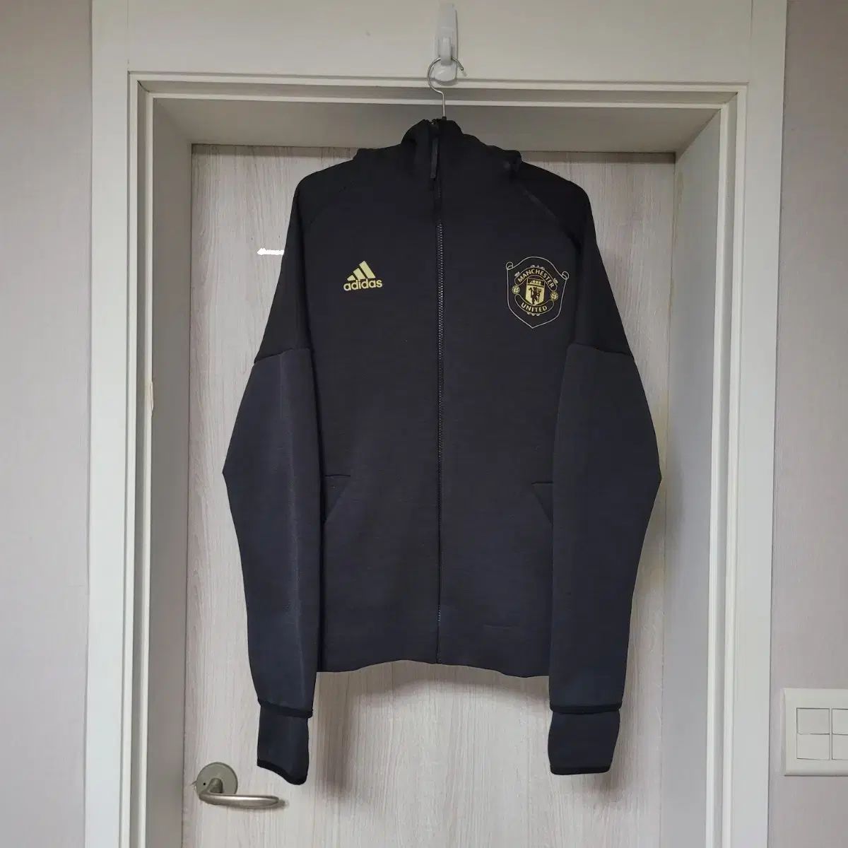 adidas(アディダス) マンチェスター ユナイテッド フード付きジャケット