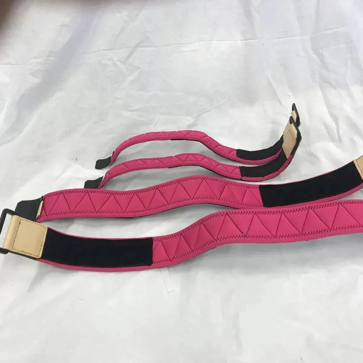 脚合計４本の単価 ブラック|イエロー|ピンク３色何れか選択です