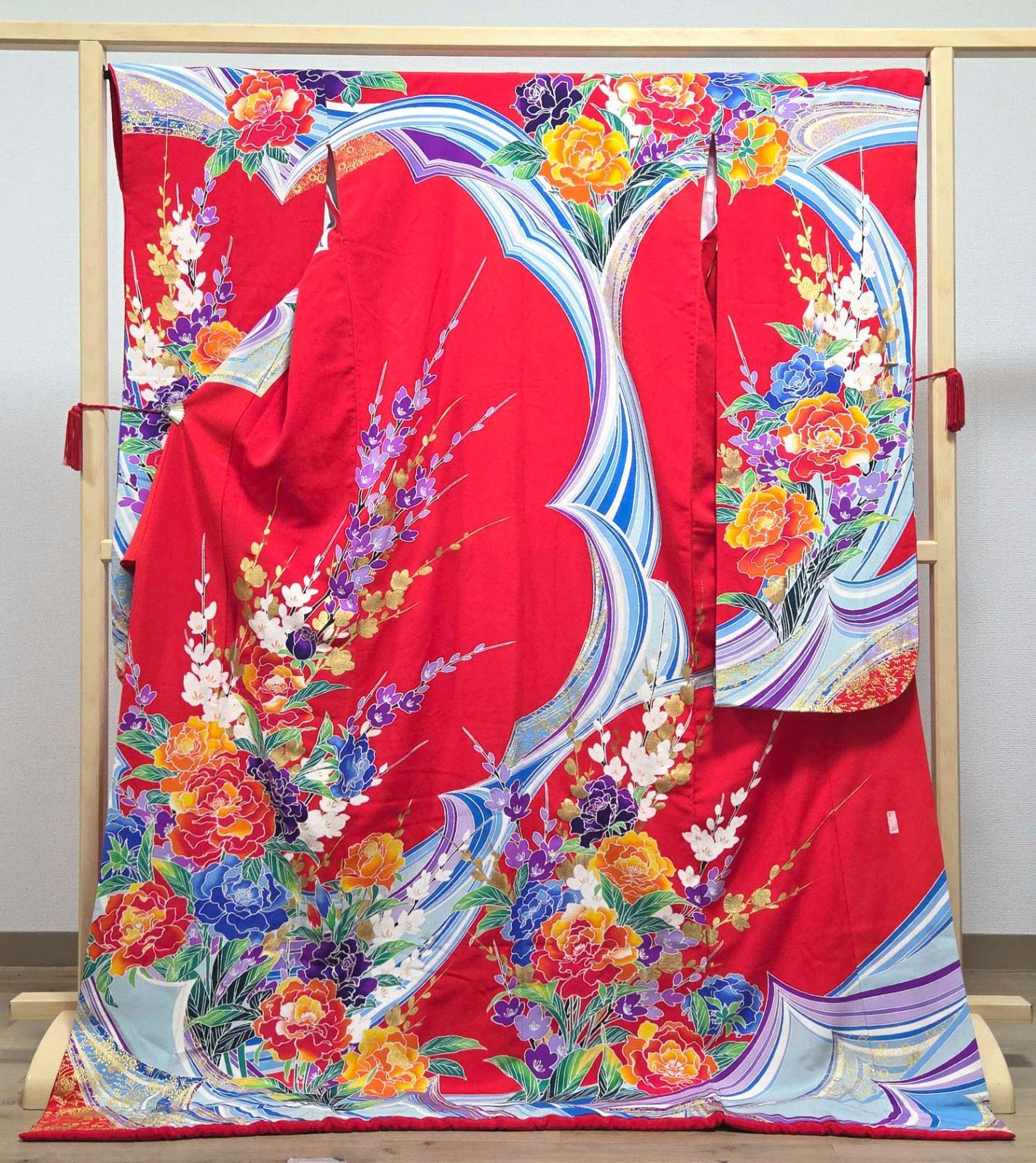 C◆着物くつろぎ 作家物 レトロ 豪華 牡丹の花模様 金彩 縮緬 赤 正絹 引き摺り 振袖 着物