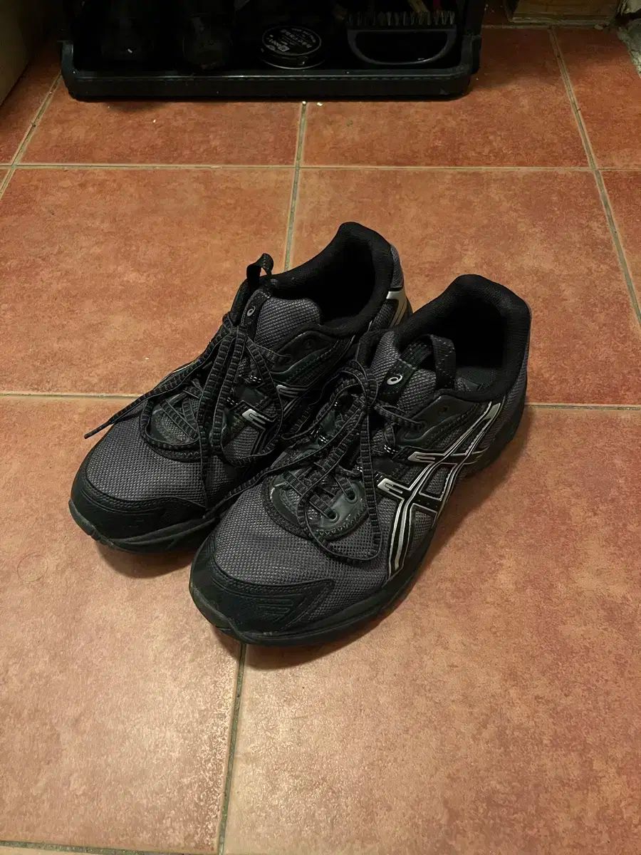 Asics(アシックス) UB2 ー S Gel 1130 アスファルト ピュア シルバー 275