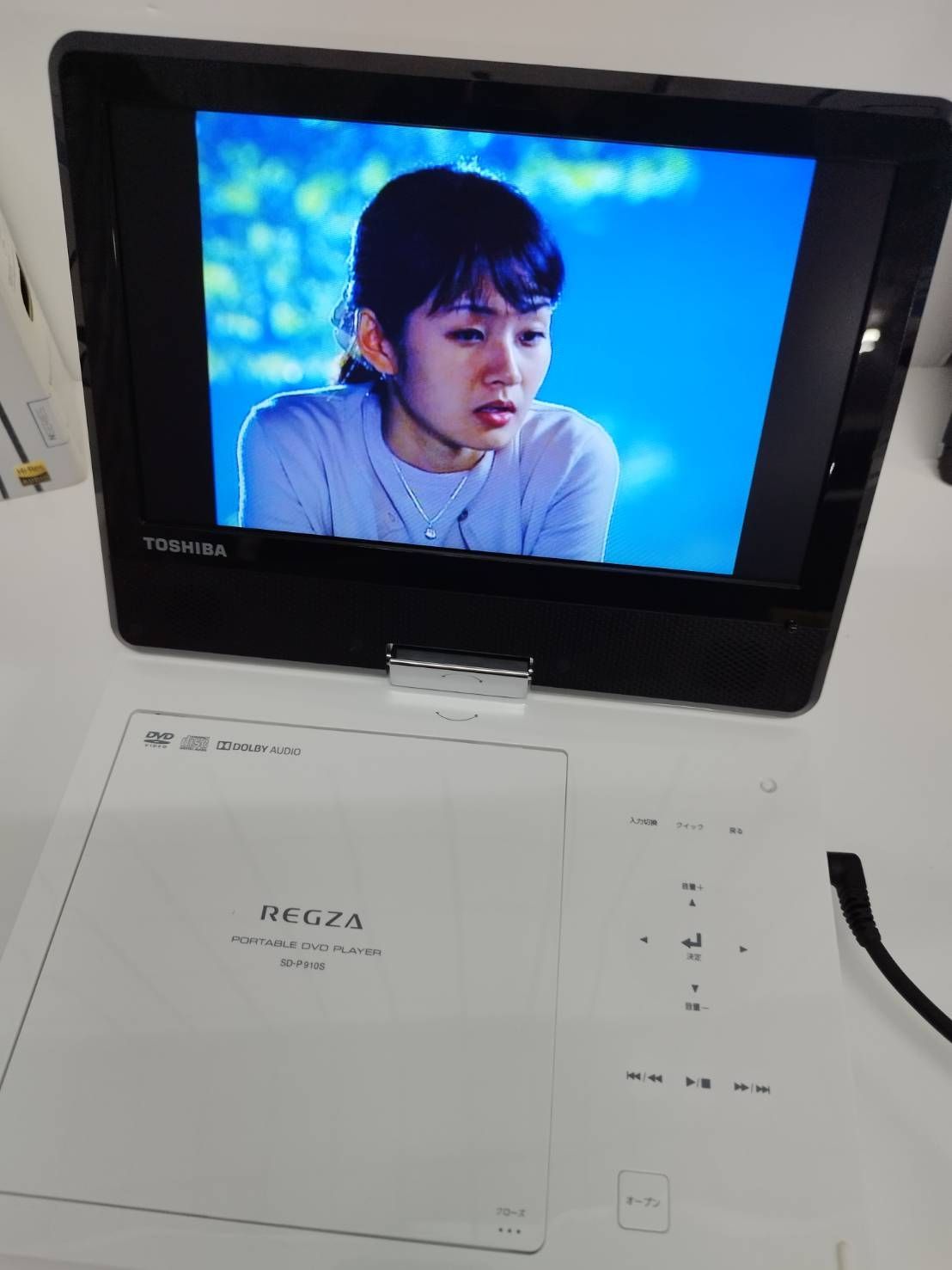 TOSHIBA ポータブルDVDプレーヤー SD-P910S 9インチ保証書付き TOSHIBA ポータブルDVDプレーヤー SD-P910S 9インチ保証書付き