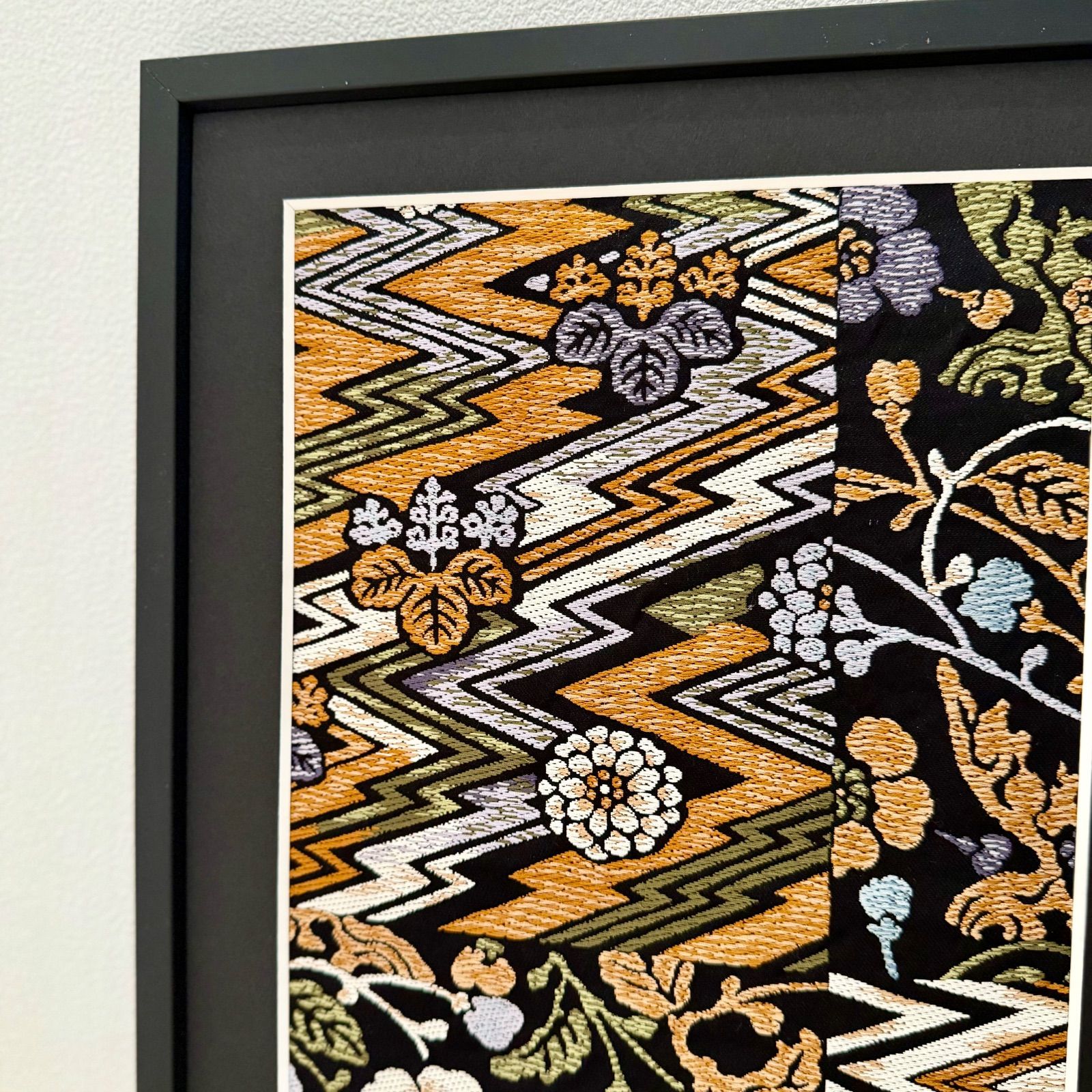 京都帯屋さん フレーム入りシルク織物アート 唐草桐紋