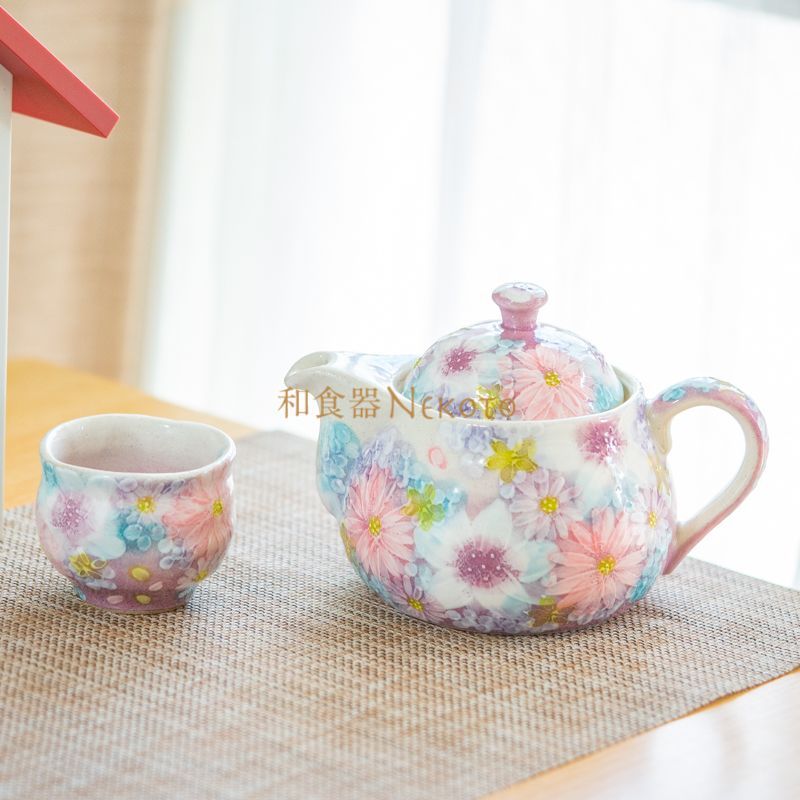 ゆずりは工房 色彩花 丸ポットとぐい呑 カップ ソーサ― セット 花柄 おしゃれ かわいい カフェ 喫茶店 日本製 即日発送 陶器 瀬戸焼 和食器 食器 手描き プレゼント 贈り物 ギフト 母の日 敬老の日 誕生日