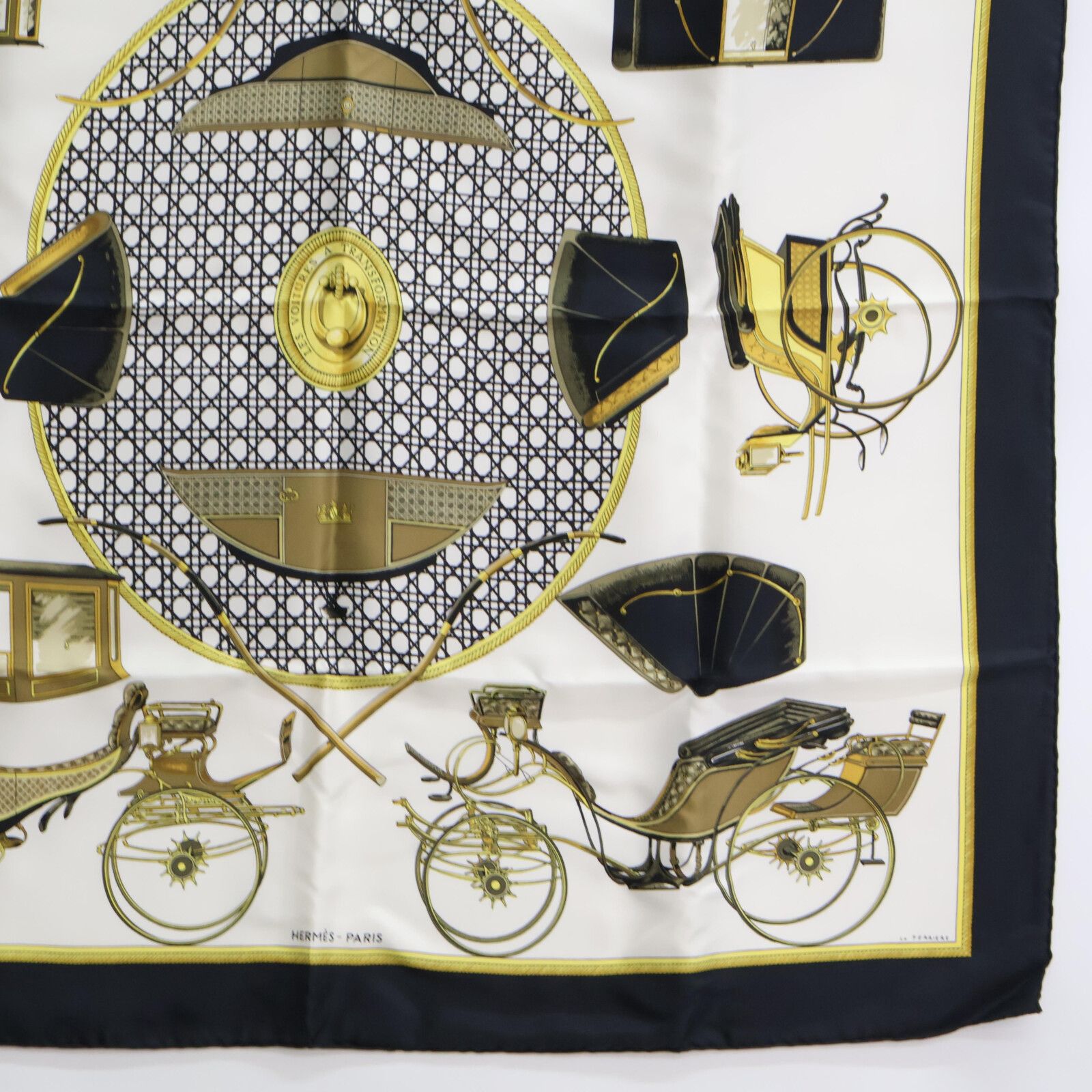 HERMES カレ　Les Voitures à Transformation HERMES エルメス スカーフ カレ 90 大判スカーフ 正方形 LES VOITURES