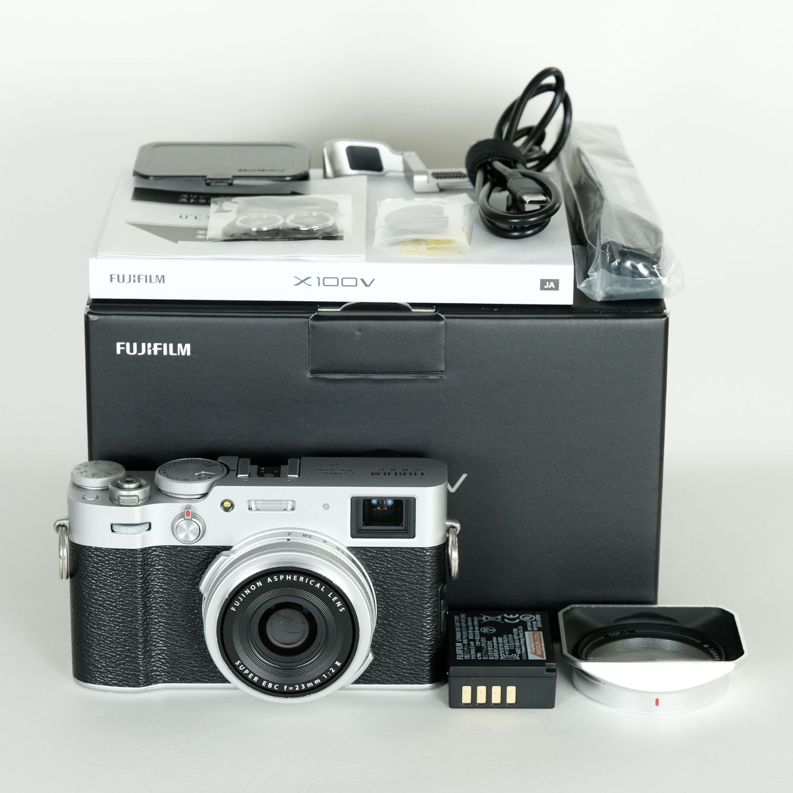 ｜シャッター数9 100回｜ FUJIFILM X100V シルバー コンパクトデジタルカメラ