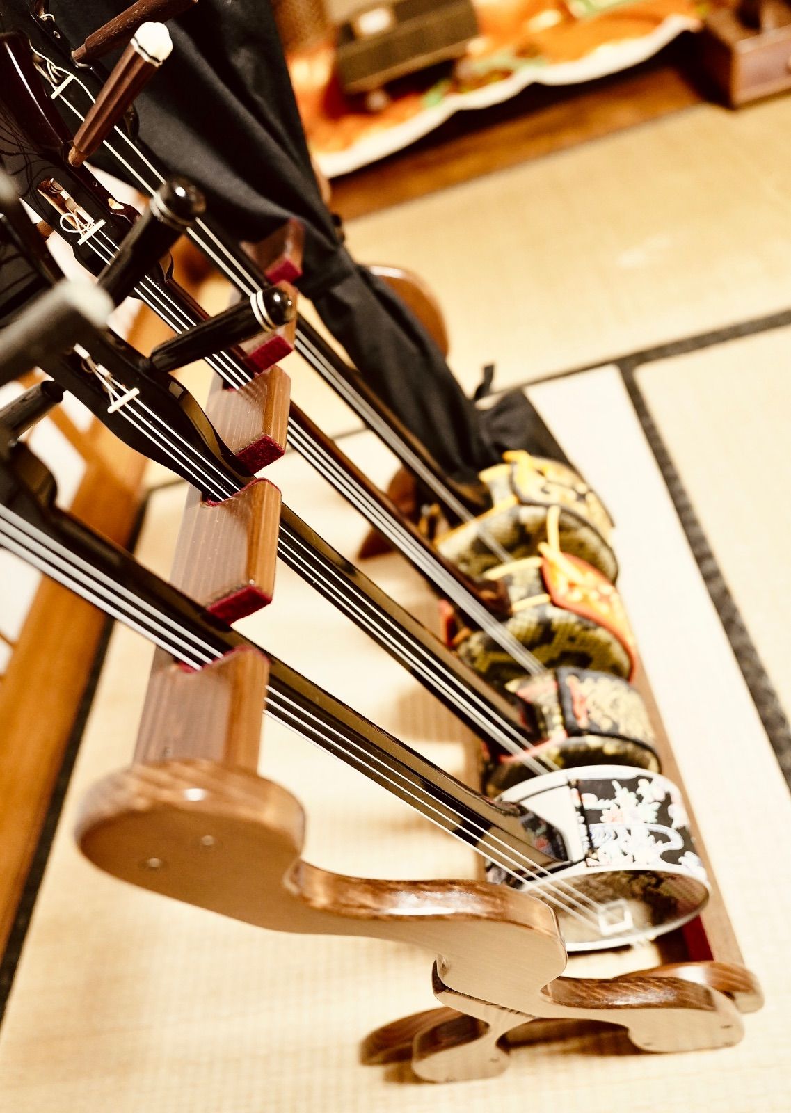 24時間以内に発送 手作り木工 木製三線スタンド ニス仕上げ 5丁掛け