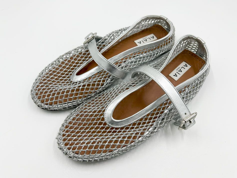 ALAIA アライア レディース フィッシュネット製バレリーナ ストラップ バレエシューズ フラットシューズ ARGENT シルバー サイズ 38 AA3A029TK028 - 090