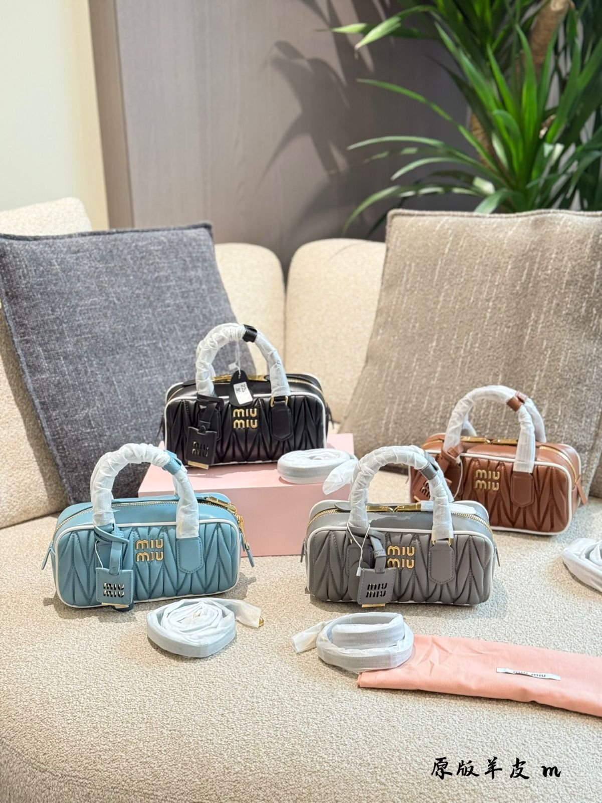 今日特価】MiuMiu ボウリングバッグ SS25 ショーモデル 22cm