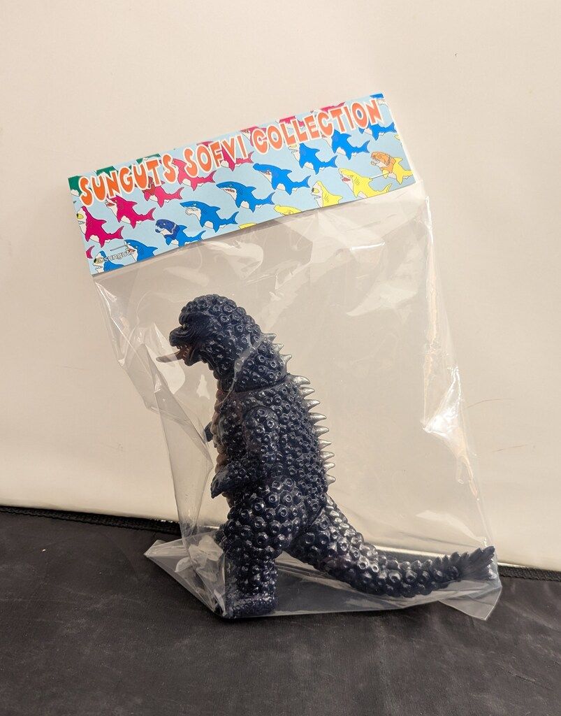 サンガッツ本舗 豊年魚　紺成型/赤/銀