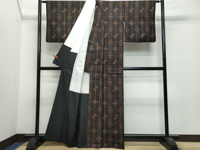 平和屋着物○国指定重要無形文化財 本場久米島紬 屋々名ヨシ作 手織 絣  