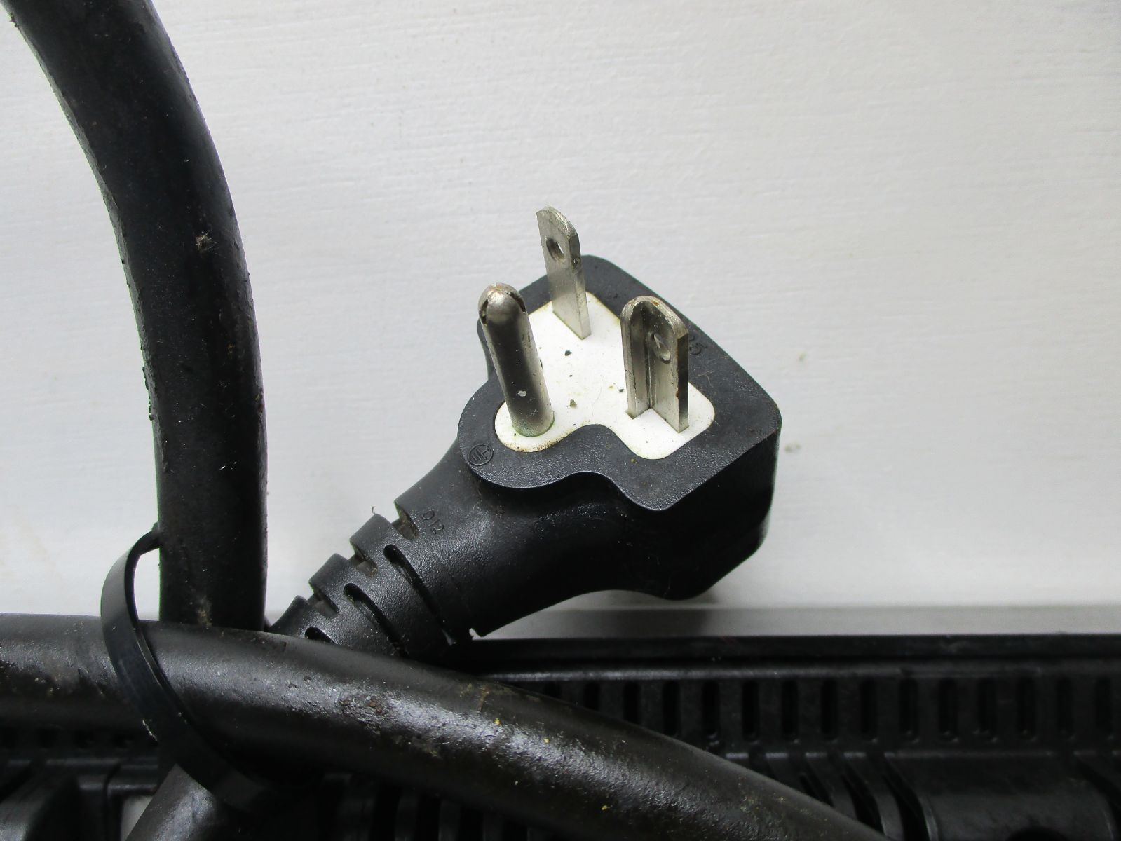 200V