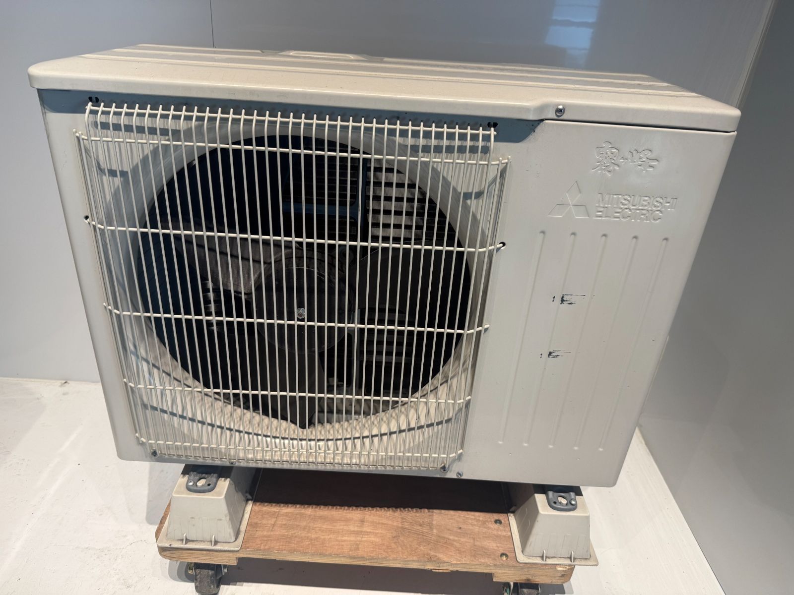 200　MITSUBISHI 霧ヶ峰　2020年製エアコン　10～12畳用 200 MITSUBISHI 霧ヶ峰 2020年製エアコン 10～12畳用