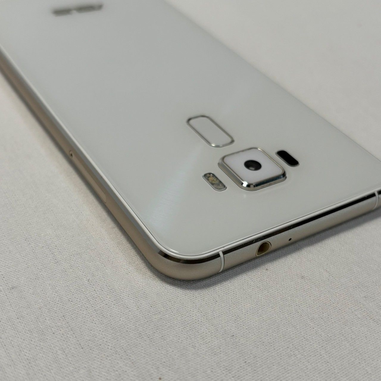 ASUS - zenfone3本体 simフリー 台湾版 ASUS - zenfone3 ホワイト SIMフリー 32G 台湾版 ASUS ZenFone 3