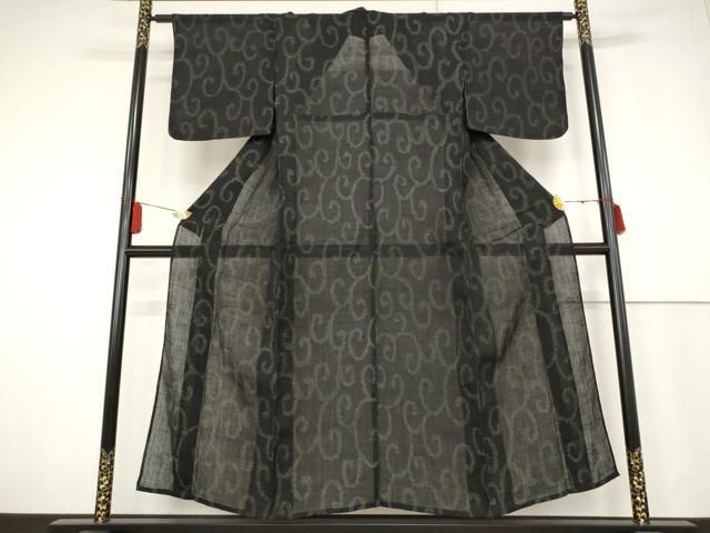 黒地の唐草模様 裄65.5 紬 絣柄 素敵なデザイン 正絹 T-6784 平和屋着物▽上質な紬 単衣 十字絣 黒地 正絹 逸品 AAAW7591fy