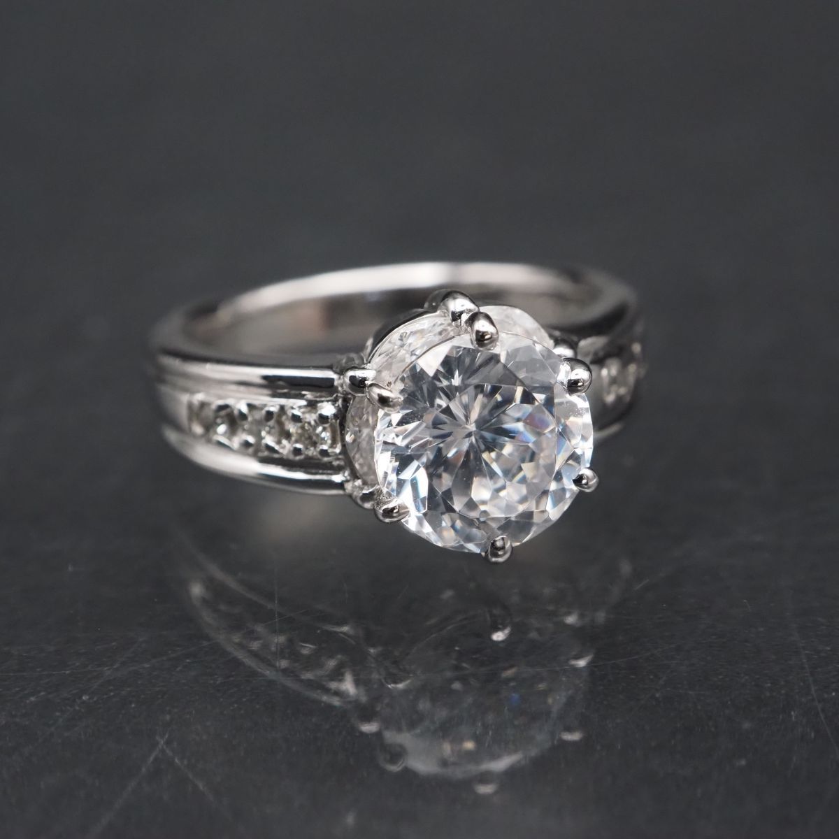 F486 Guy Laroche ギラロッシュ キュービックジルコニア ダイヤモンド 0.06ct IEI 925刻印 リング デザイン シルバー 指輪 4月誕生石 11号