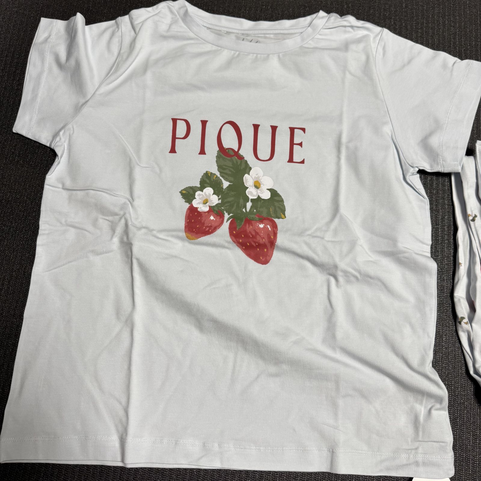 いちごワンポイントTシャツ-ロングパンツ