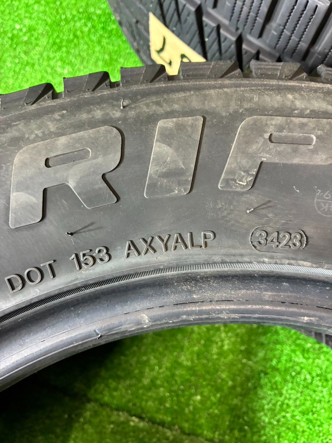 中古スタッドレス】GRIPMAX GRIP ICE X 215/60R16 95T 4本セット 