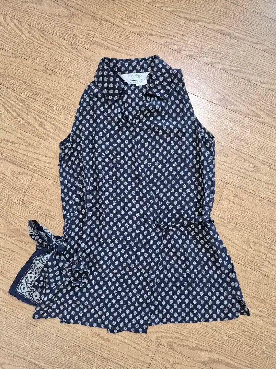 MAX MARA(マックスマーラ) シルク 100 ノースリーブ ブラウス