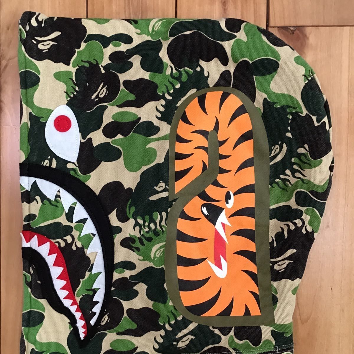 超稀少 A BATHING APE ムック限定 ファイヤーカモシャークパーカー