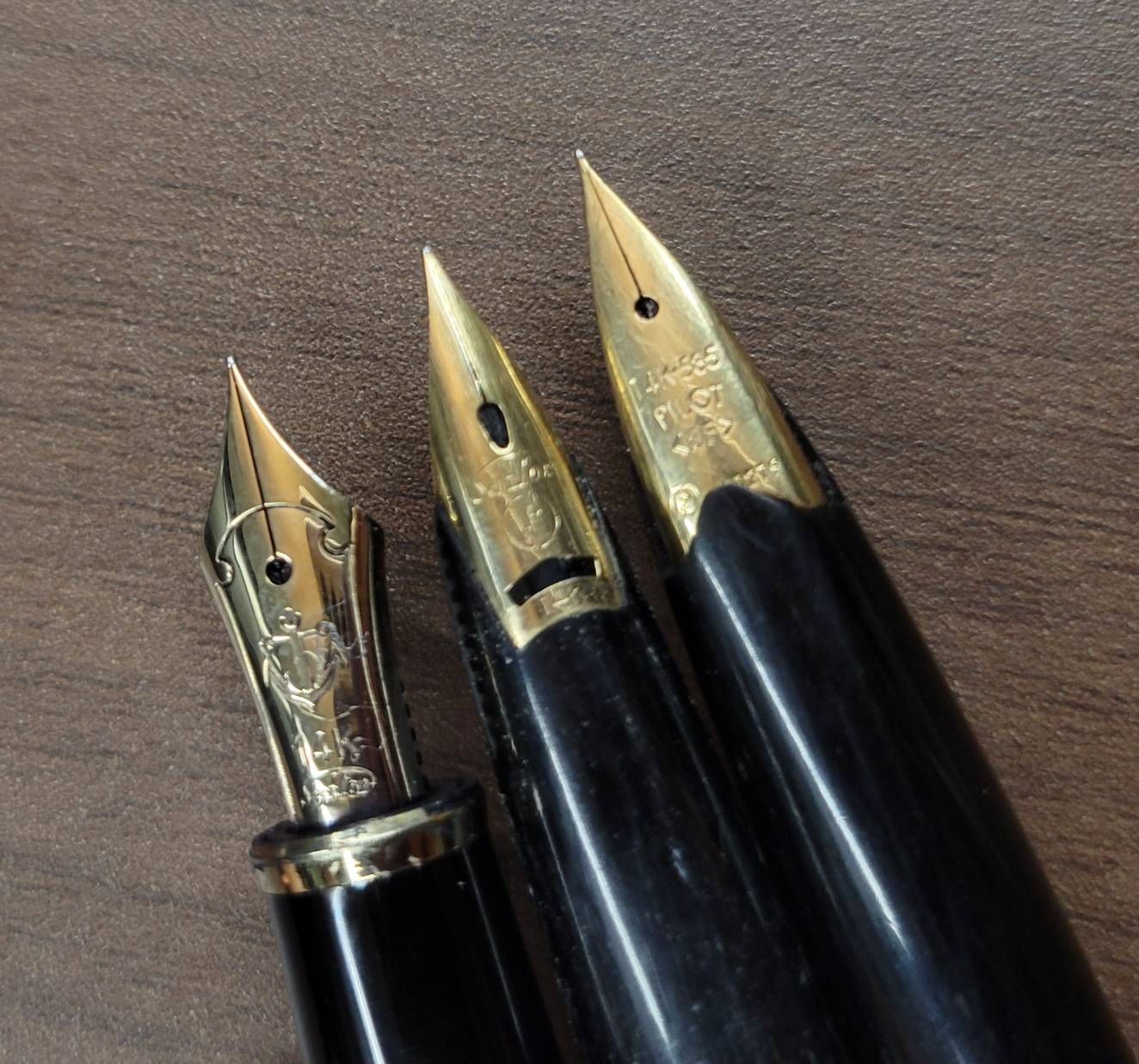 万年筆 ボールペン ペン 筆記用具 文房具 まとめ 25本まとめ ペン先 14K 18K 21K モンブラン PILOT PARKER PLATINUM 他 SKLAD-KIRPICHA_RU