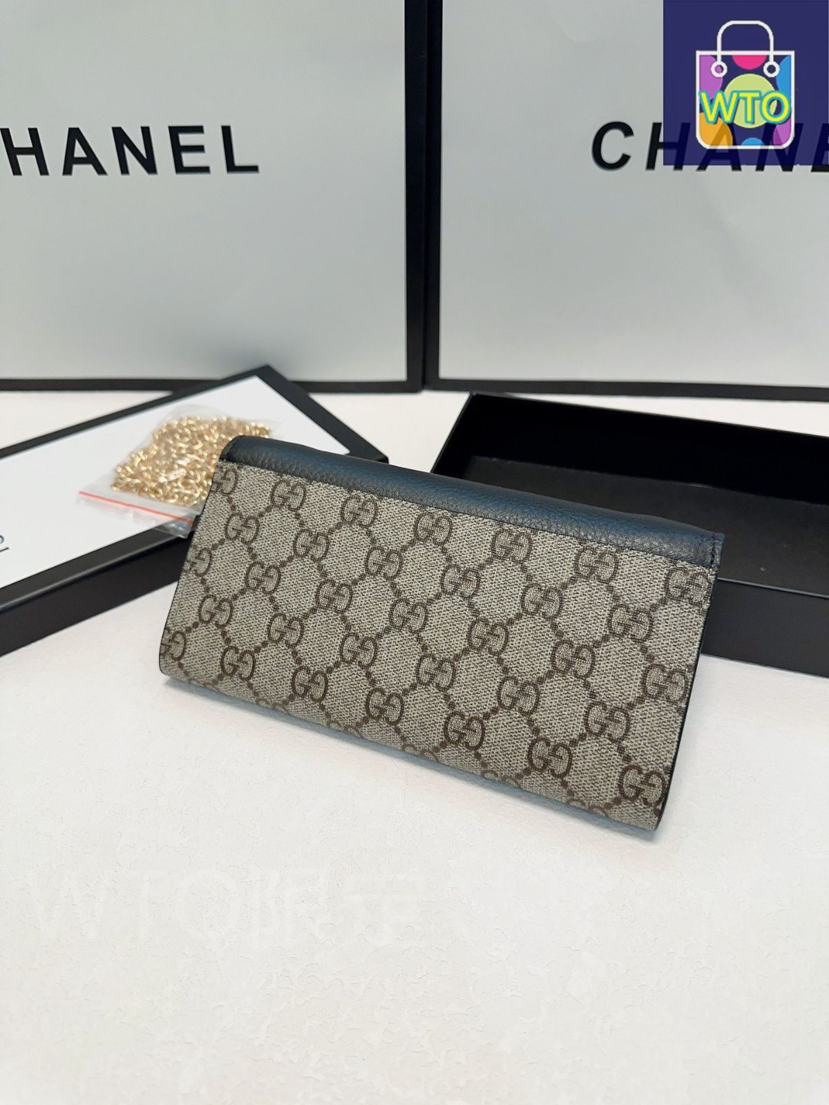 グッチ　ショルダー　ウォレット　シルバー 今日特価】Gucci グッチ ショルダーウォレット 高級レザーを使用