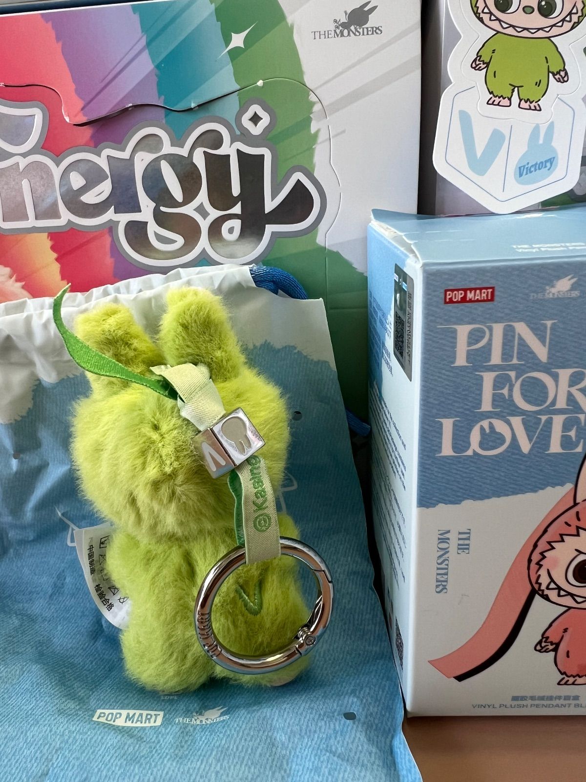 ⭐️【正規品・新品未使用】イニシャル［V］ POP MART ラブブ LABUBU