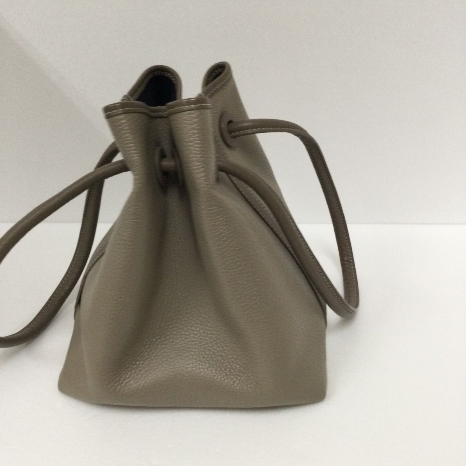 VASIC ヴァジック 巾着バッグ ショルダーバッグ レザー