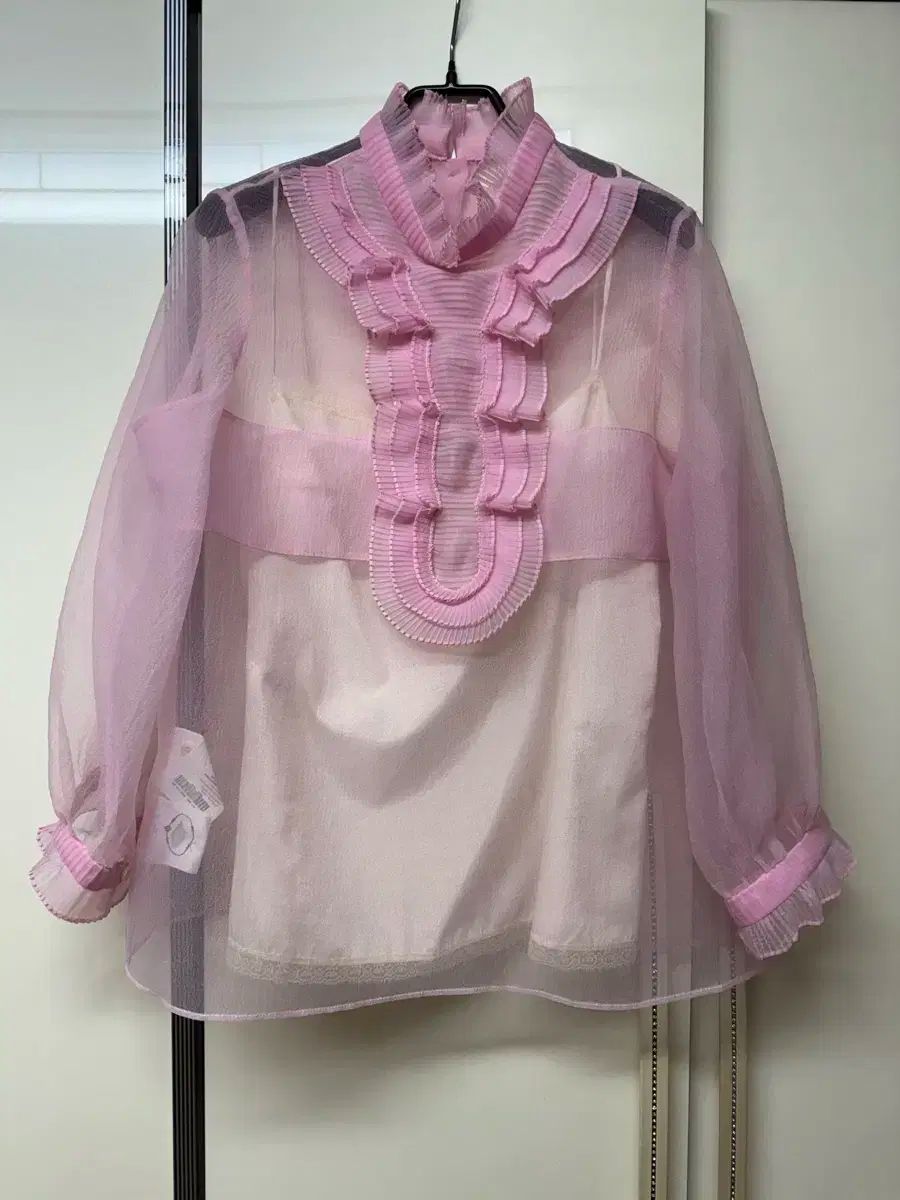 超美品✨大きいサイズ　PRADA ノースリーブブラウス 40 フリル ピンク 超美品✨大きいサイズ PRADA ノースリーブブラウス 40 フリル