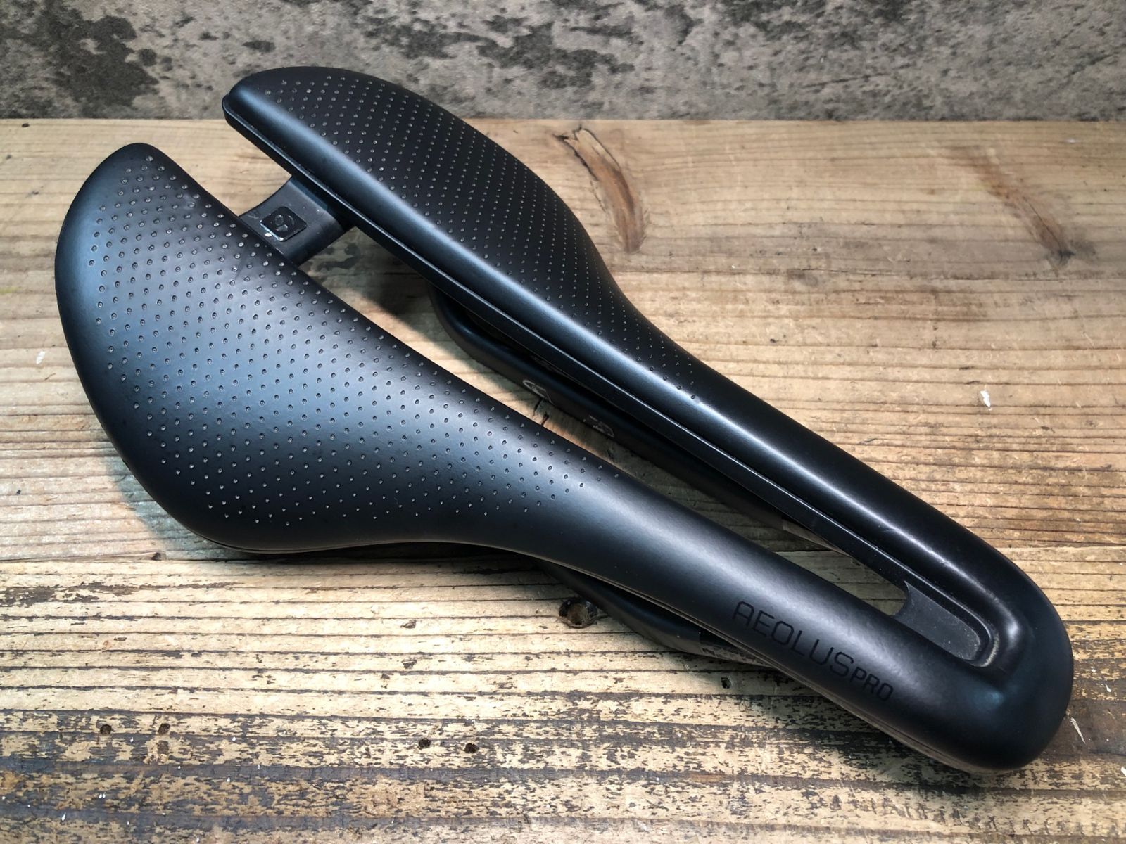 JI421 ボントレガー BONTRAGER AEOLUS PRO カーボンレール サドル 145mm クランプ痕あり