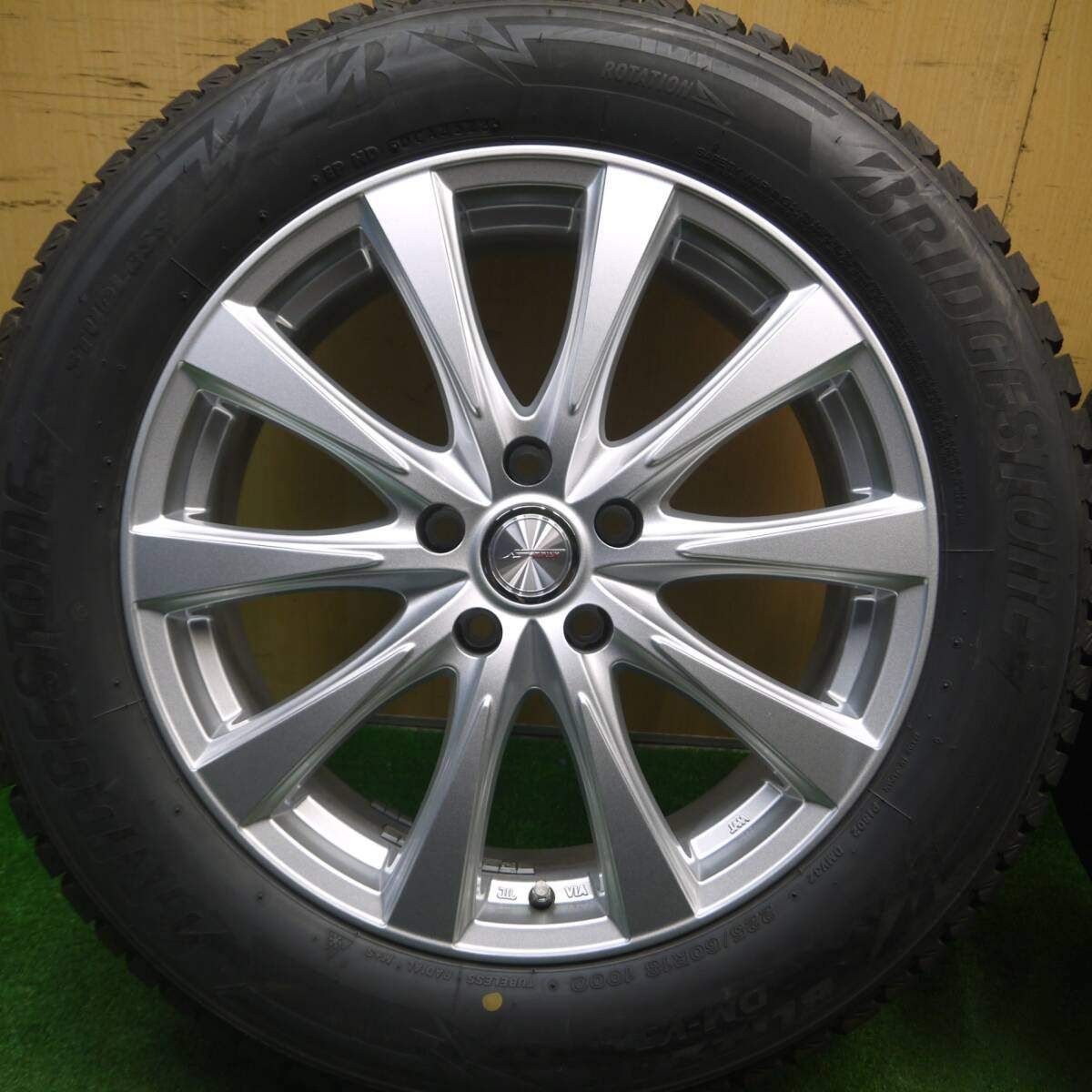 バリ溝!23年!キレイ!ほぼ10分☆スタッドレス 225/60R18 バリ溝!23年!キレイ!ほぼ10分☆スタッドレス 225/60R18