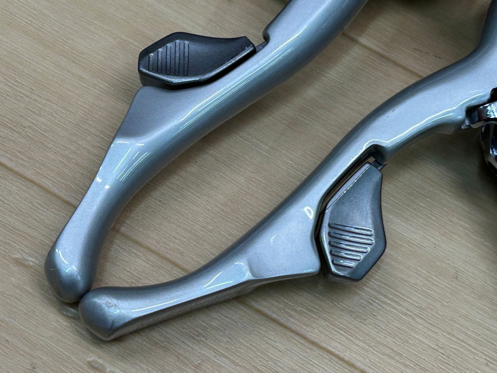 Shimano Claris STIレバー　R2000 2x8s Amazon.com: Shimano Claris R2000-SS 8-Speed Short Cage Rear