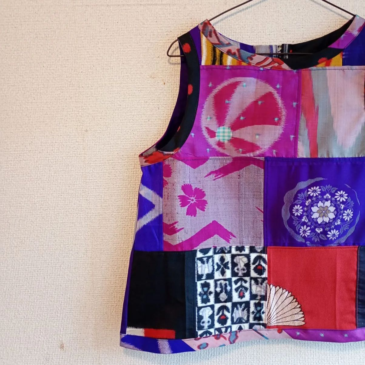 アンティーク着物と銘仙リメイク ランダムパッチワークノースリブブラウス