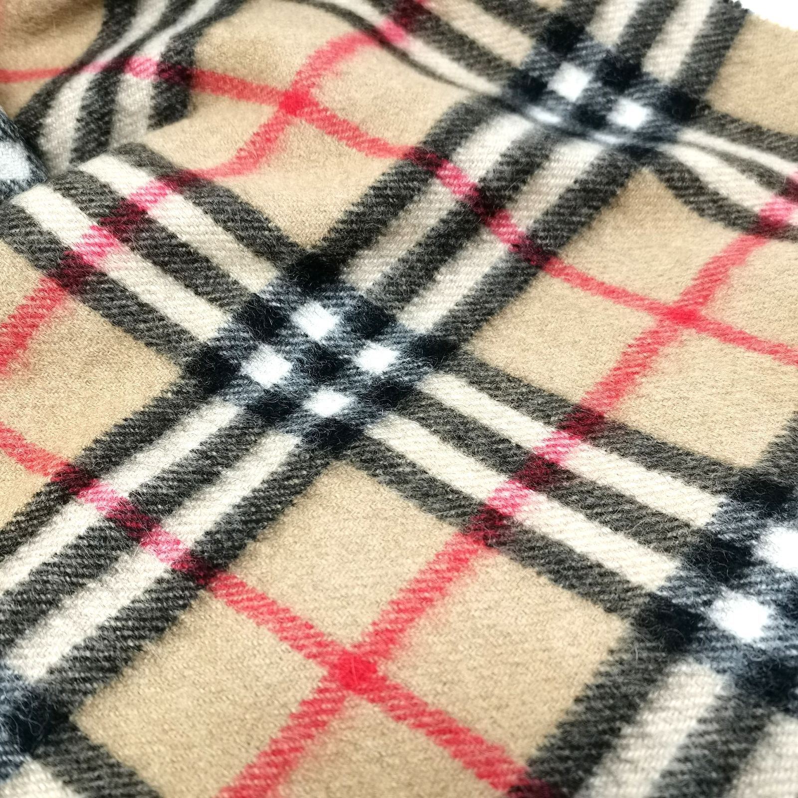 ベージュ