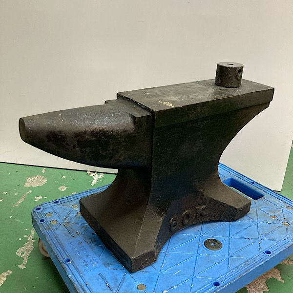 中古現状品】角付きアンビル 60kg 金床 鉄床 作業台 - メルカリ