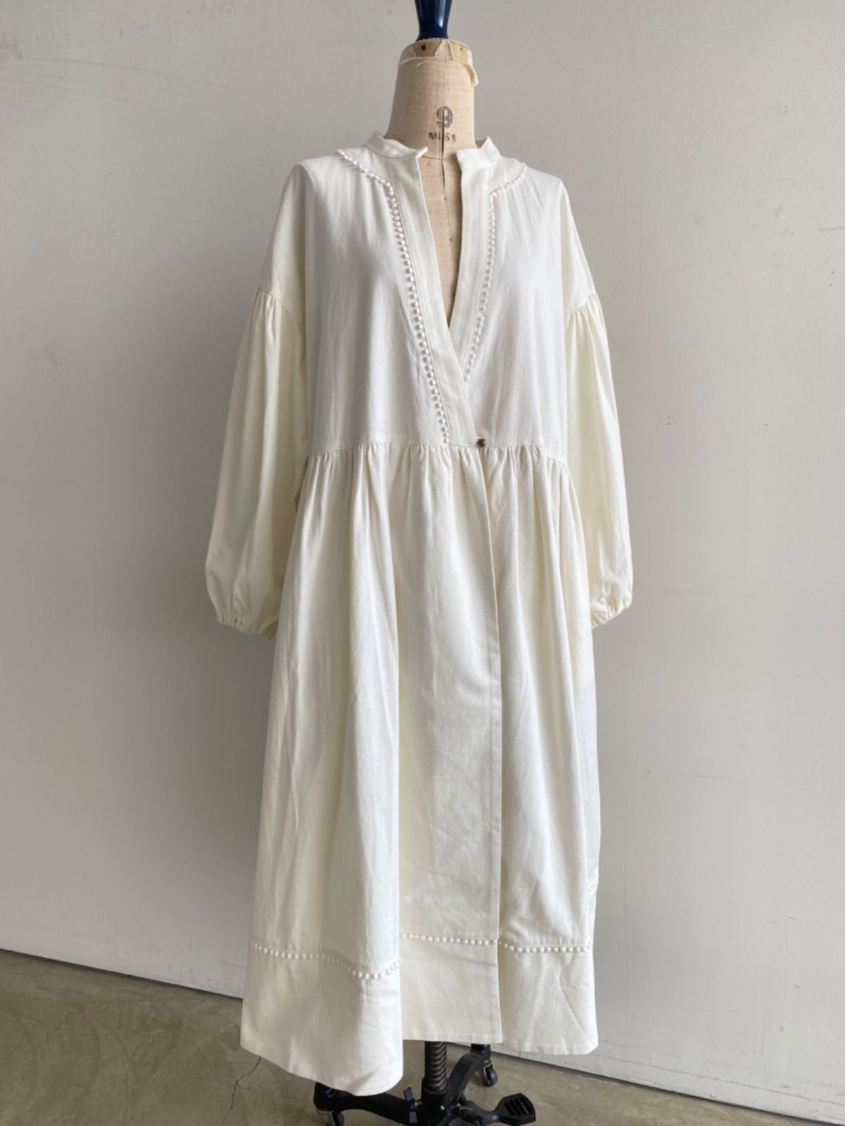 ROBE 及び de PEAU ボンボンレースローブ R036 ホワイト