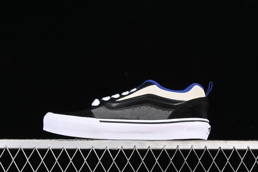 今日 Vans Classics Knu Skool 范斯公式 ブラックグレーホワイトのパンシューズ VN000B07BAD 在庫 の な価格です