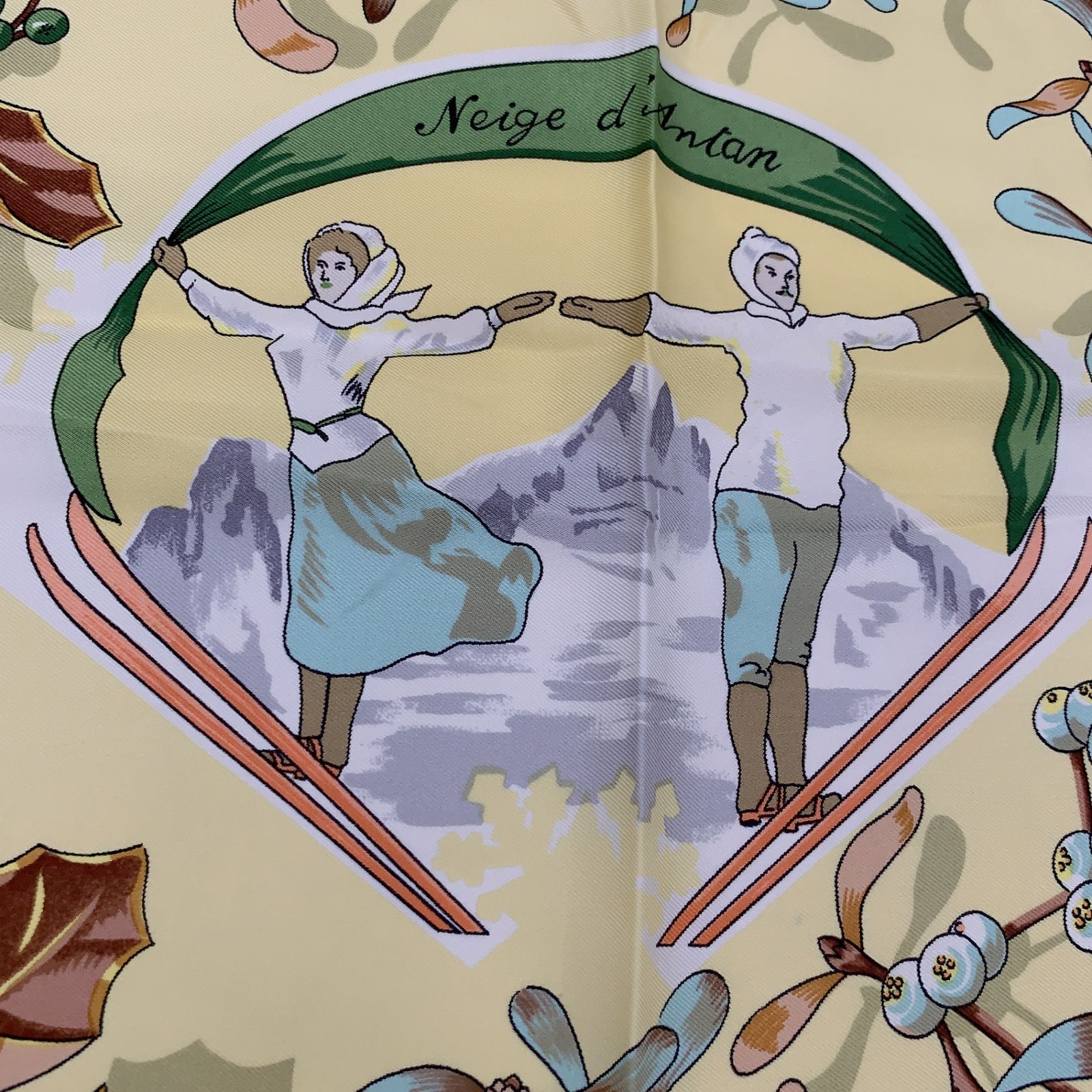 HERMES エルメス カレ90 Neige d'Antan 去年の雪 イエロー シルク100