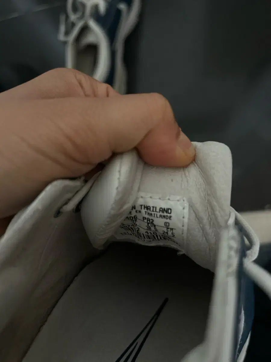 NIKE