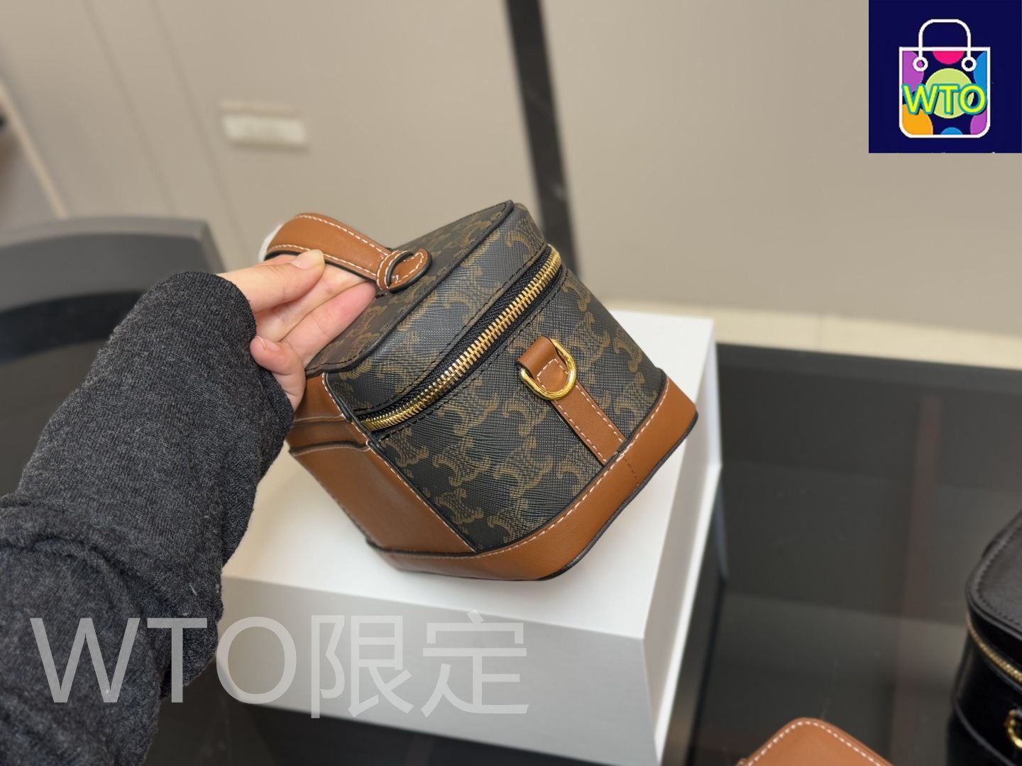 CELINE ポーチ モノグラム BK セリーヌ CELINE アクセサリーポーチ ミニバッグ CE00/13