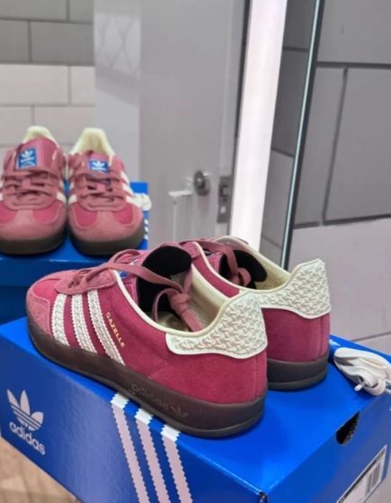 値下げします 新品 Adidas Gazelle Indoor トレーナー スポーツシューズ ピンク・クラウド・ホワイト iF1809