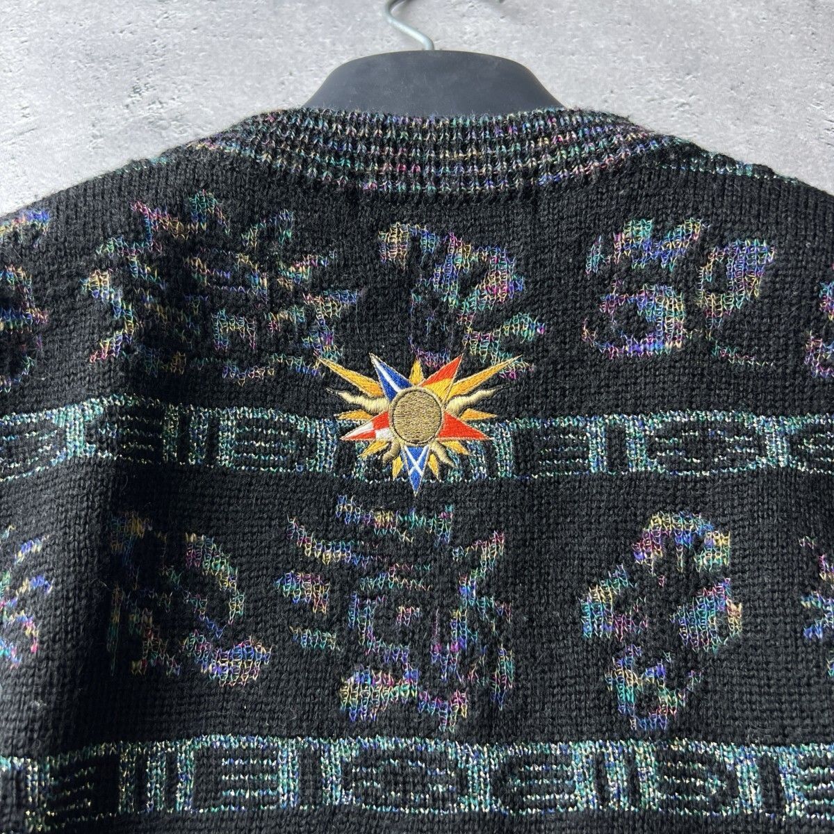 other - ジャンボ尾崎 ゴルフウェア 総柄 太陽 ベスト ニット 刺繍 ウール混 L 青 希少 極美品 J's ジェイズ ジャンボ尾崎 / 太陽 ロゴ 刺繍