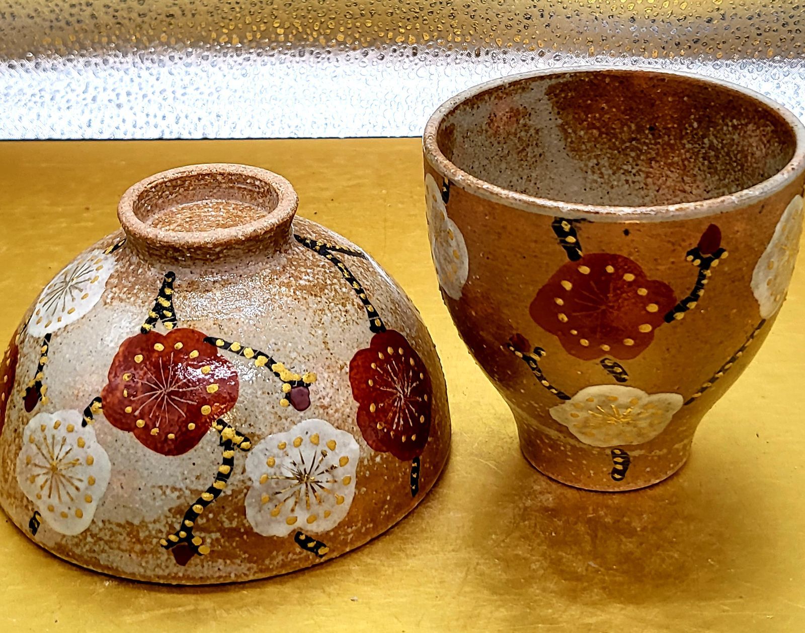 黒田一楽作　御本手色絵梅図お茶碗、湯呑揃いみ