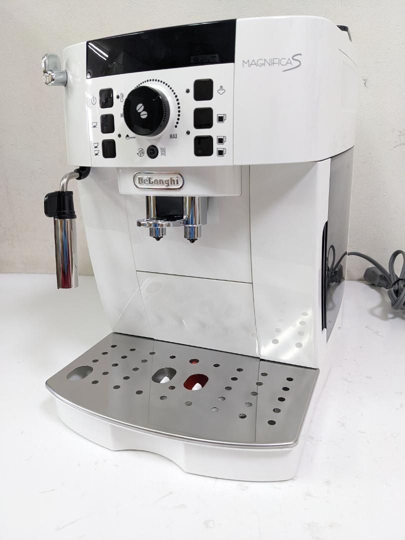 デロンギ マグニフィカS ECAM22112W コンパクト全自動コーヒー