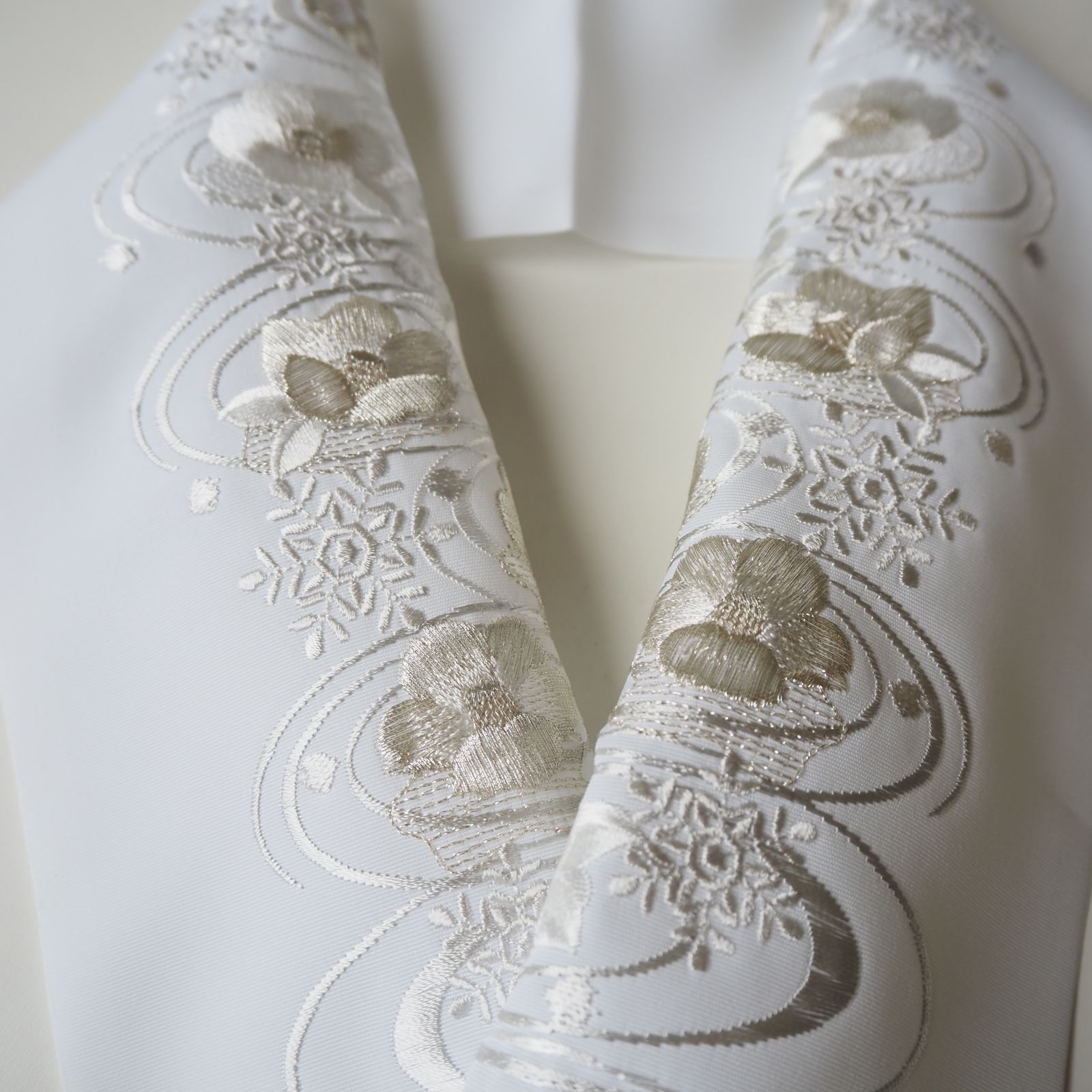 半衿 半襟 豪華 刺繍 ポリエステル 正絹風 白 ホワイト 椿 雪の結晶
