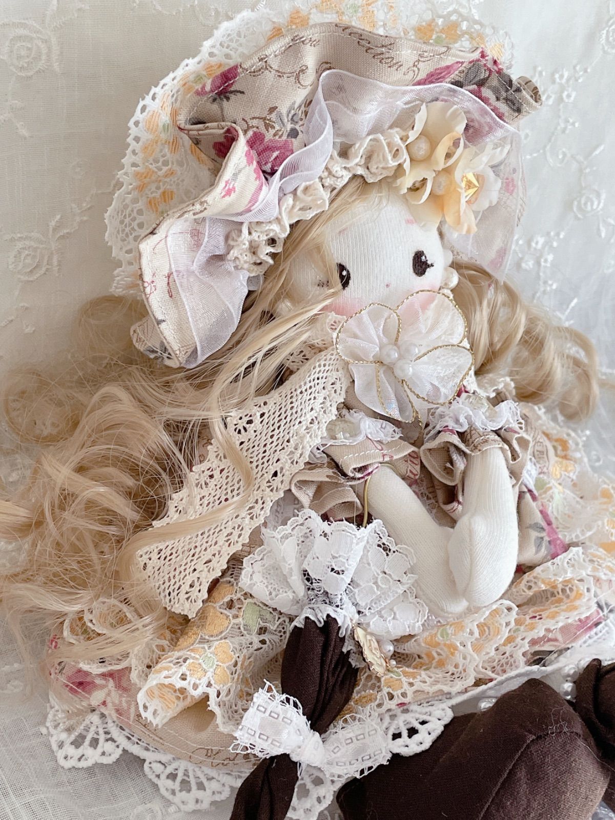 カントリードール♡ハンドメイド♡お人形♡くすみグレーレース♡ カントリードール♡ハンドメイドドール♡手作り人形 - メルカリ