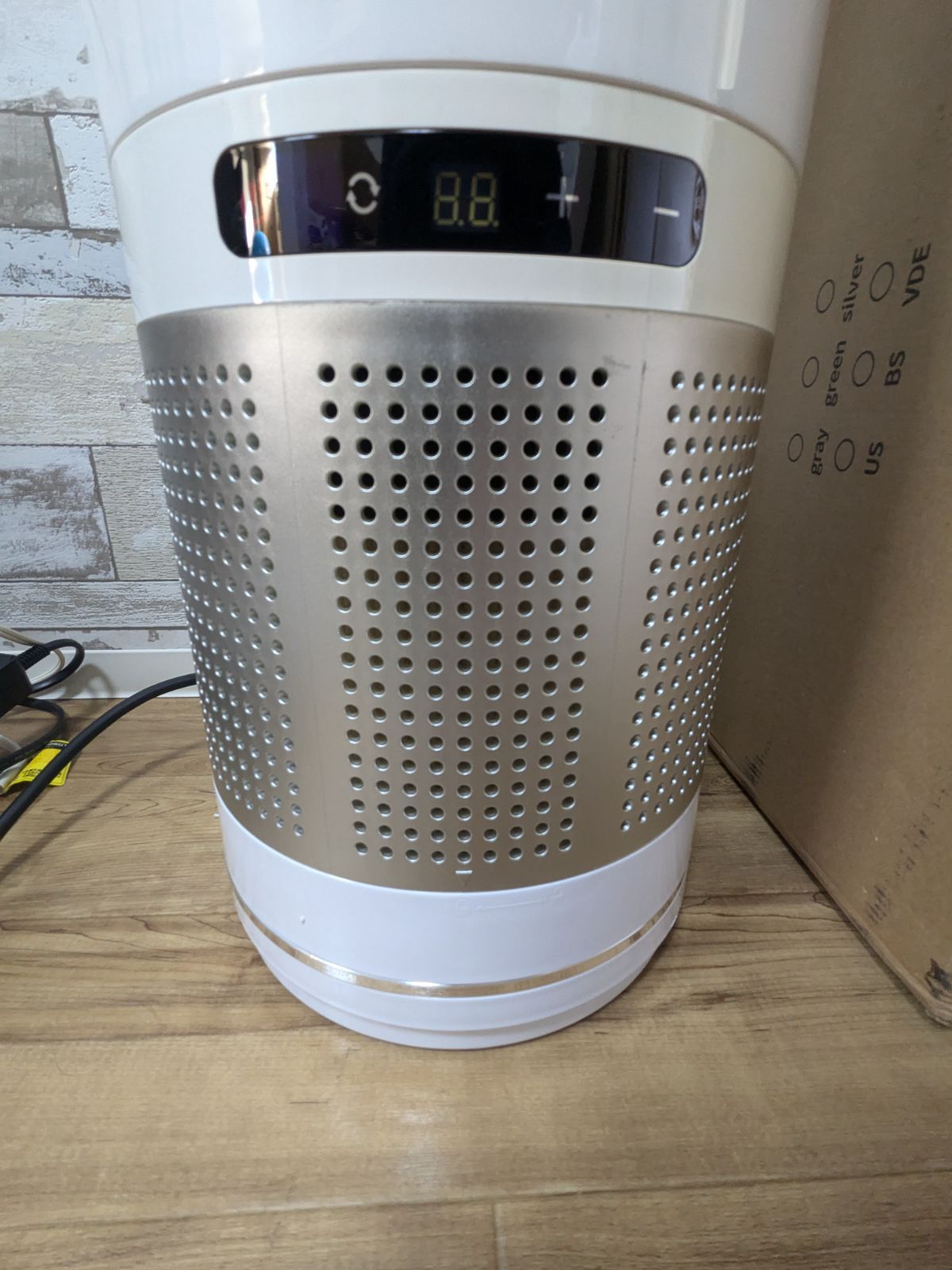 ☆冷暖両用タワーファン空気清浄機能付き　UML-046JR　Holiwil 空気清浄機 タワーファン 冷暖タイプタワーファン 8段階風量調節