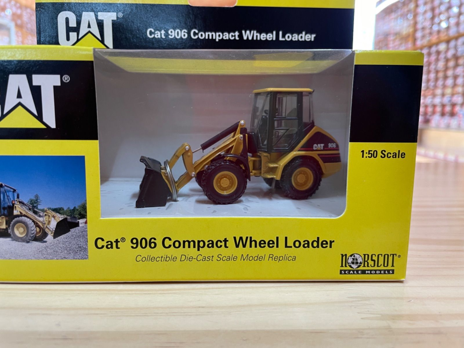 CAT 906 コンパクトホイールローダー 1:50スケール 1:50 Cat 906 Electric Compact Wheel Loader — Diecast Masters