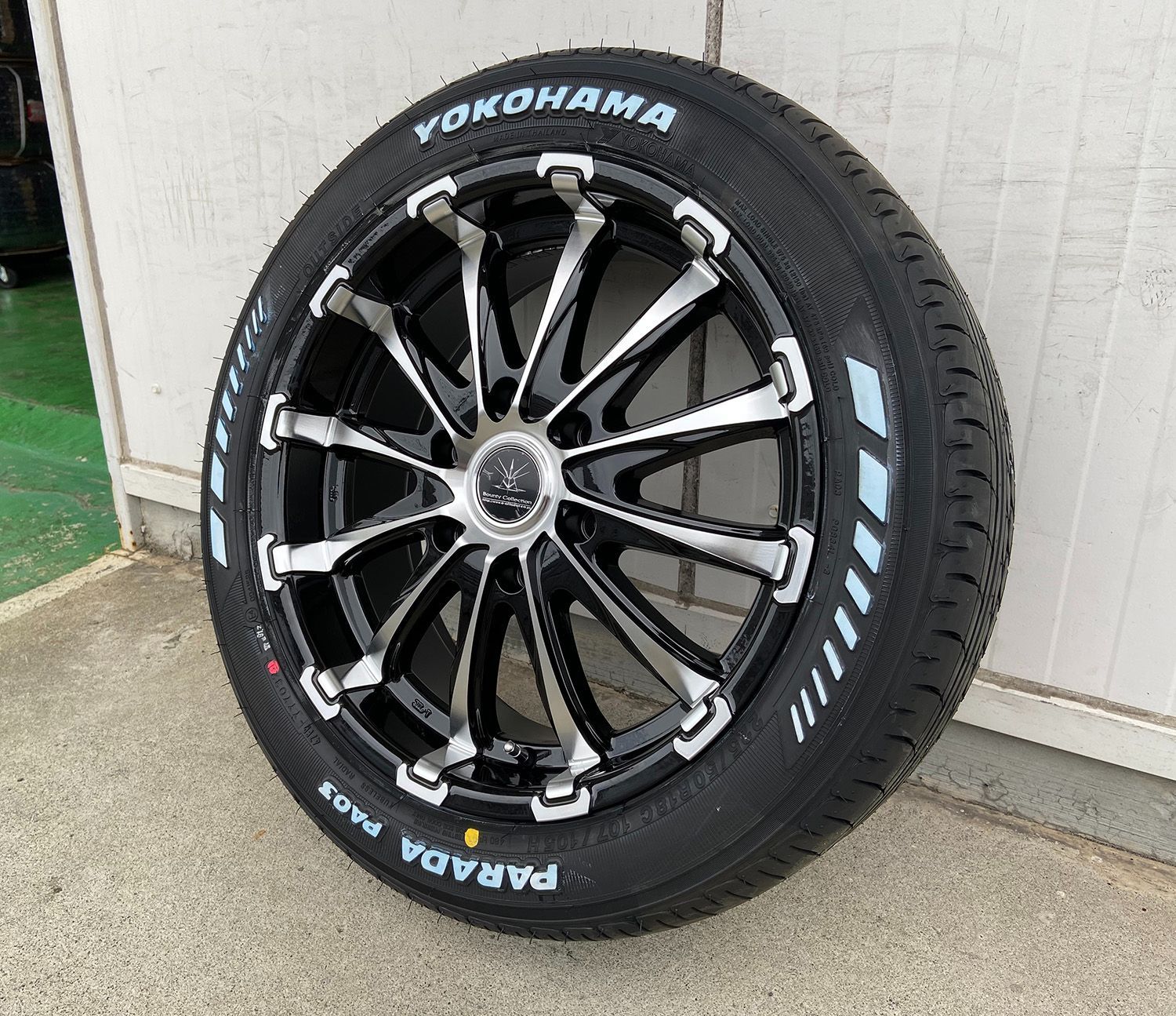 車検対応 200系 ハイエース レジアスエース 18インチ タイヤホイールセット ヨコハマ パラダ PA03 225/50R18 107/105  ホワイトレター BountyCollection bd12 ブラックポリッシュ スポークタイプ ドレスアップタイヤ